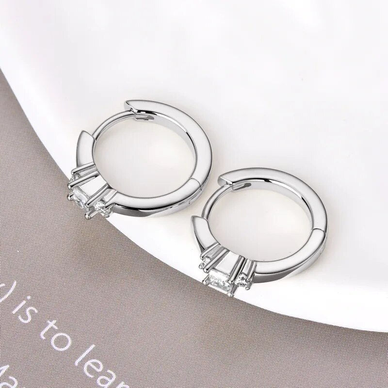 Miniatura: Total 0.21ct Moissanite Hoop Earrings with Princess Cut Three Stone Design