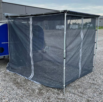 Mosquito net installed under the roof awning of the caravan, offering protection against insects and good ventilation.