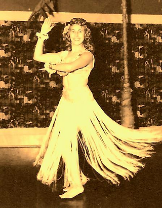 Isa Buccini dancing in a fringed dress on stage