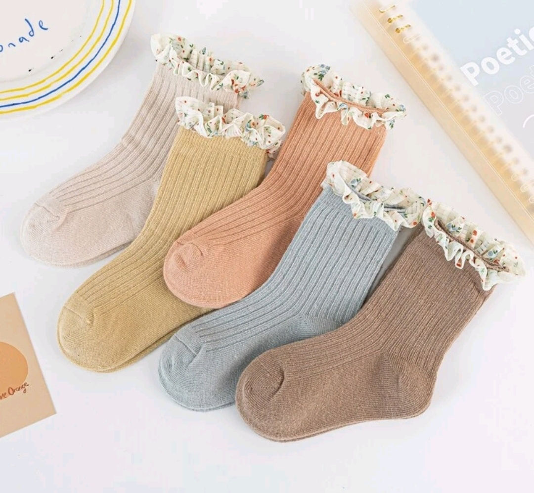 5 pairs ruffle detail socks 