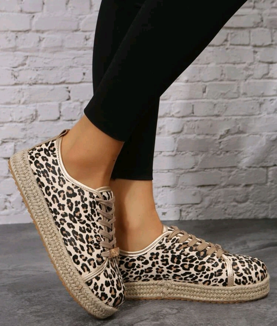 Lace up sneakers 