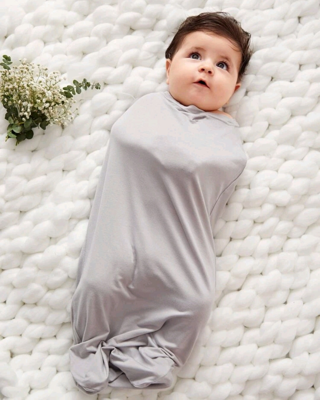 Swaddling blanket 