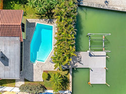 aerial pool boatlift
