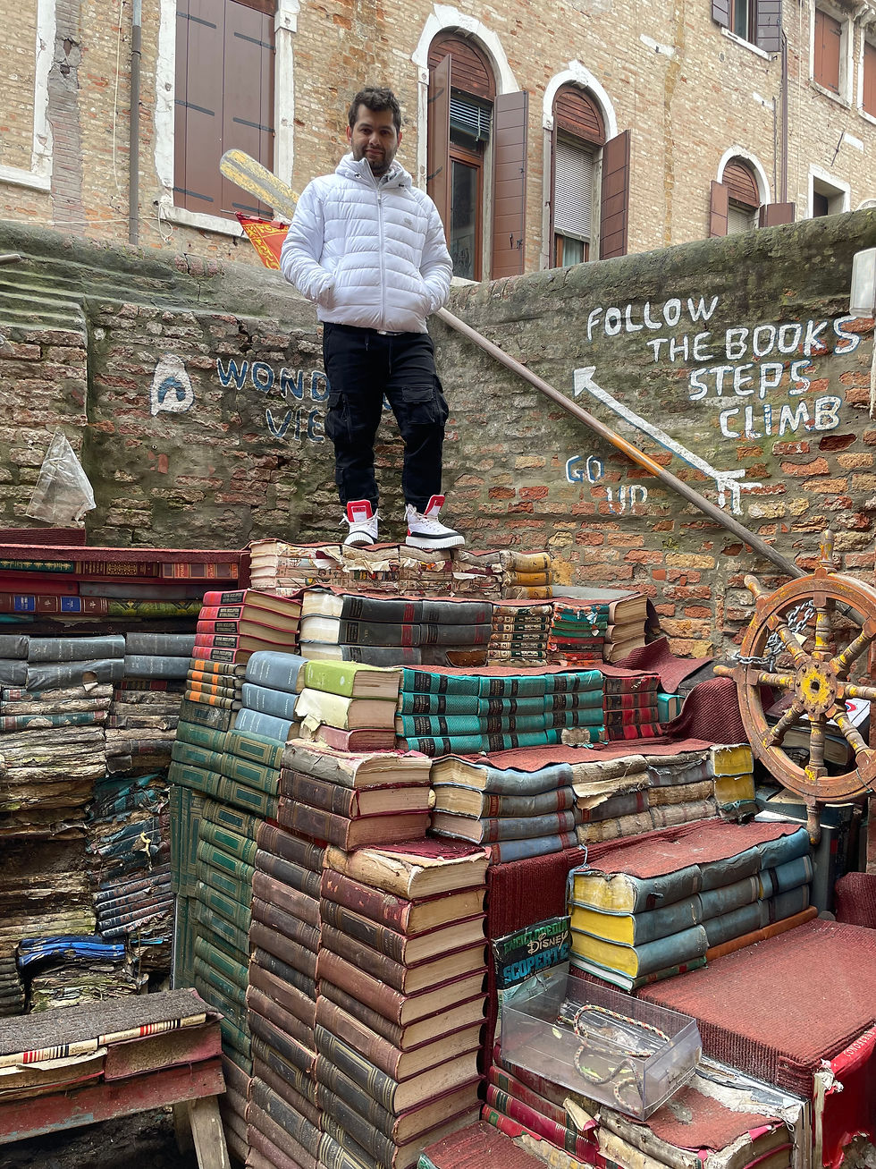venedikte az bilinen yerler - libreria acqua alta