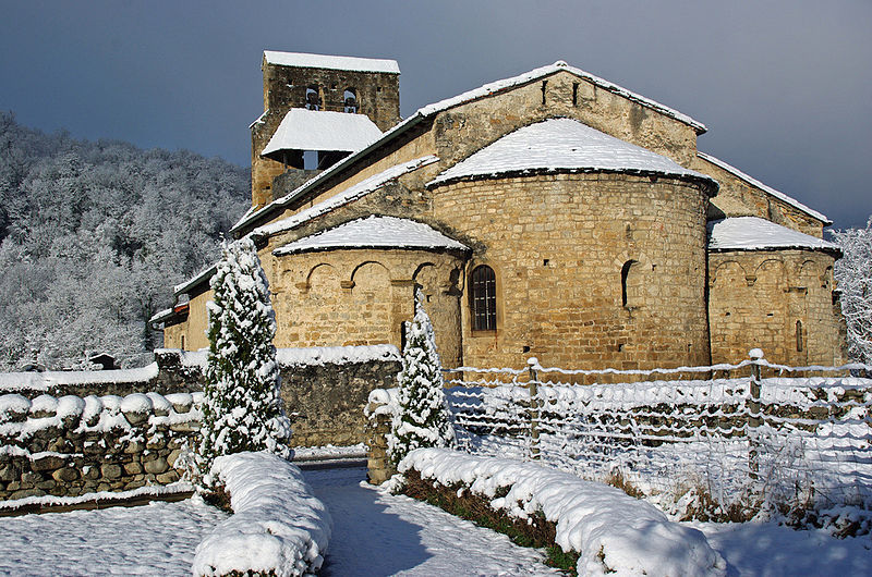 Eglise romane à Vic d'Oust.