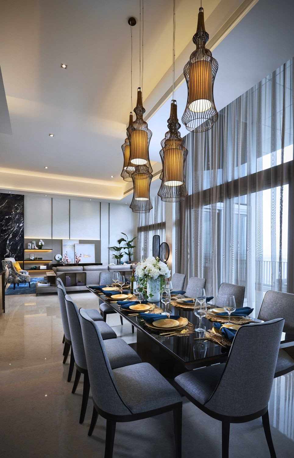 The dining hall is demarcated by Ariane suspension lamps from Hamilton Conte, which float above the dining table