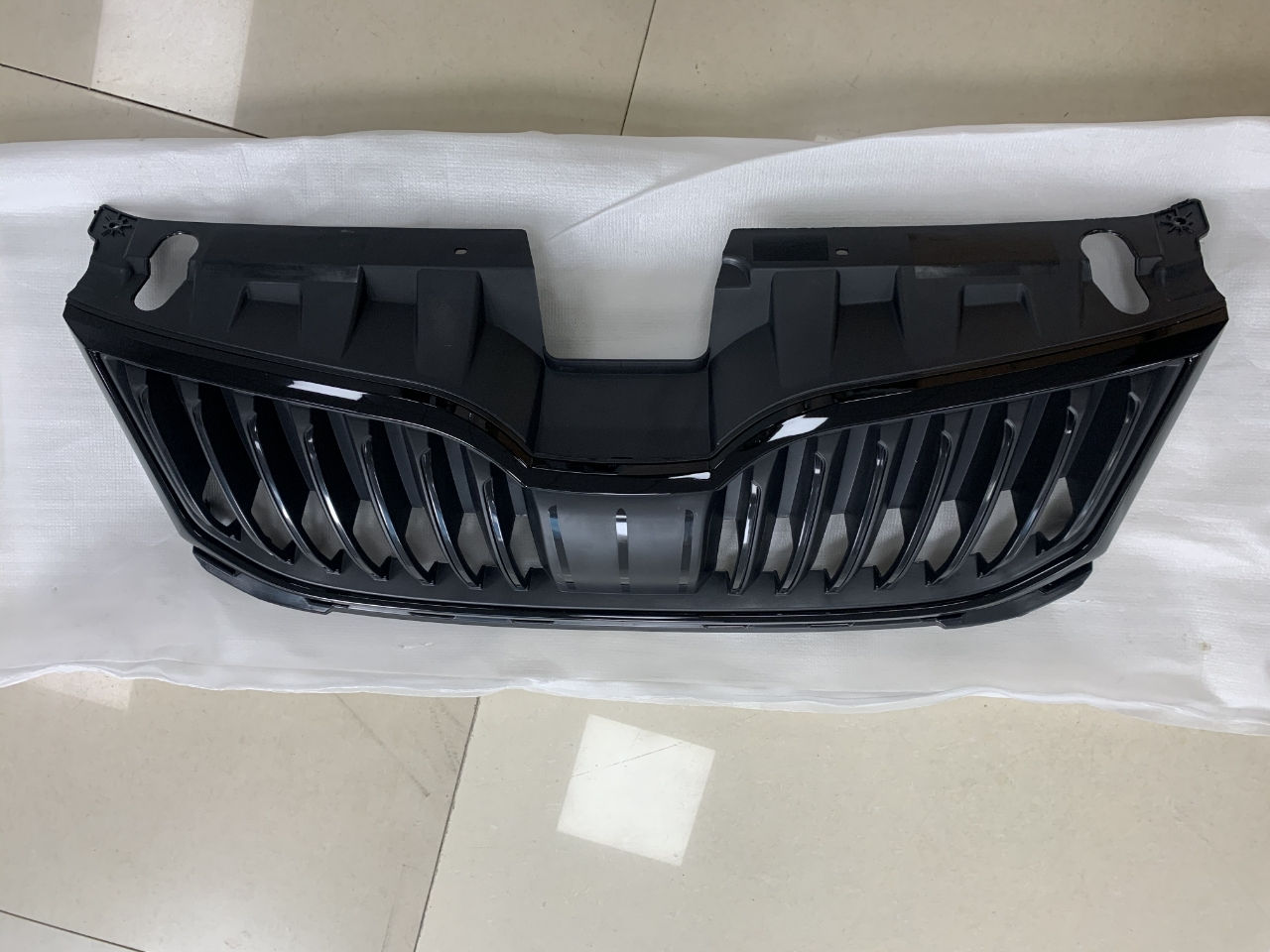 גריל מושחר סקודה אוקטביה 2017-2019