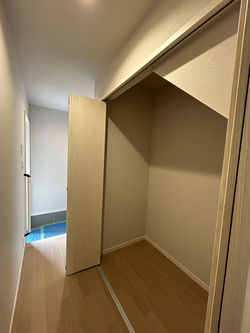 １階廊下 階廊下収納
