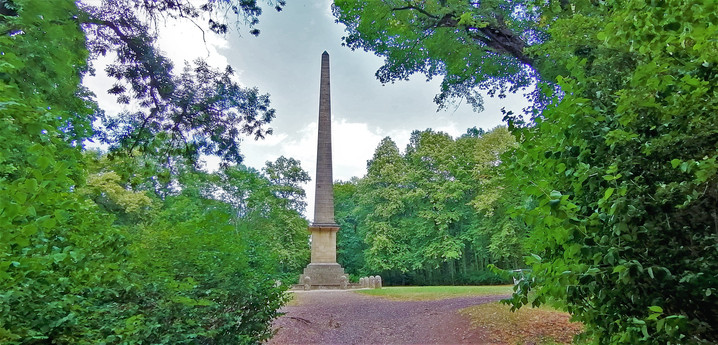 Obelisk v Krásném Dvoře je vybudován jako oslava rakouské armády