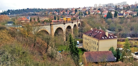 Severozápadní viadukt je součástí Pražského Simmeringu