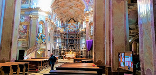 Interiér Baziliky Navštívení Panny Marie na Svatém Kopečku v Samotiškách u Olomouce