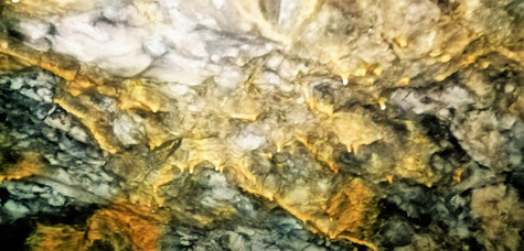 Vznikající krápníková výzdoba v Prokopské štole