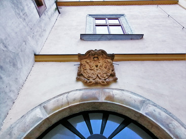 Erby na zámku v Tovačově hlásí komu zámek v minulosti patřil