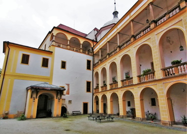 Architektem renesanční podoby zámku v Tovačově byl Ital Chimenti Camicio