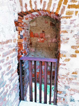 Na hradě Helfštýně byla objevena i bývalá výsernice nebo chcete-li prevét, tedy historický záchod