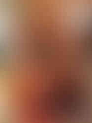 Dokonale sehraný interiér kostela svatého Václava v Novém Sedle ladící v rudé barvě