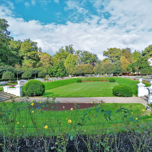 Nízký květnatý parter v přerovském parku Michalov