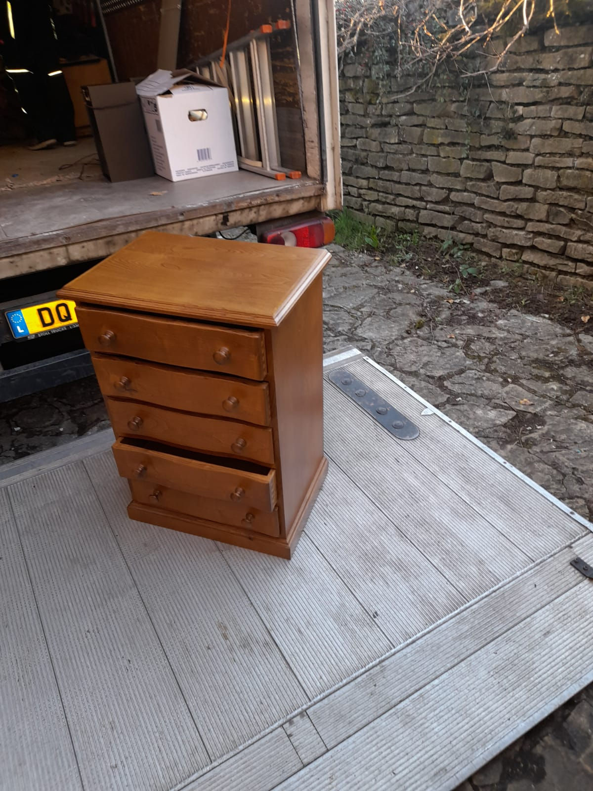 Kommode mit Schubladen