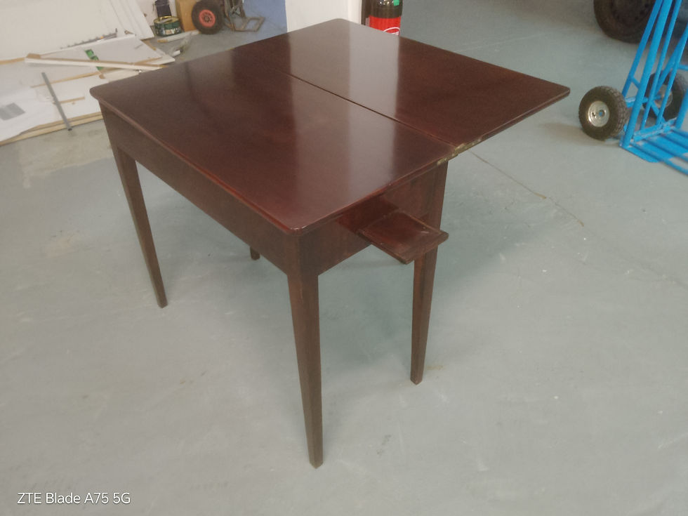 Miniature : Beistelltisch mit Verlängerung 