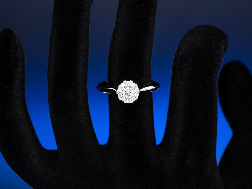 Miniatură: Inel din aur alb de 14k cu diamante in total de 0.28 ct.