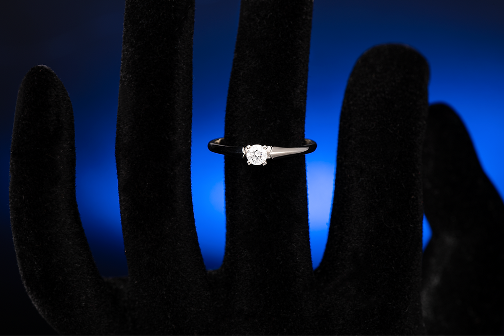 Miniatură: Inel din aur alb de 14k cu diamante in total de 0.15ct.