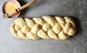 Preparing a Challah