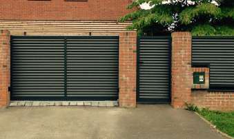 Miniature : Portail aluminium Sarlande sur mesure style perciennes motorisé avec portillon et clôture aluminium sur mesure