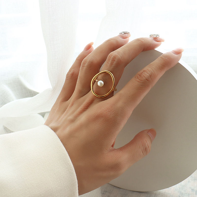 Thumbnail: Peral Studded Hollow Circle Ring Band (Gold)