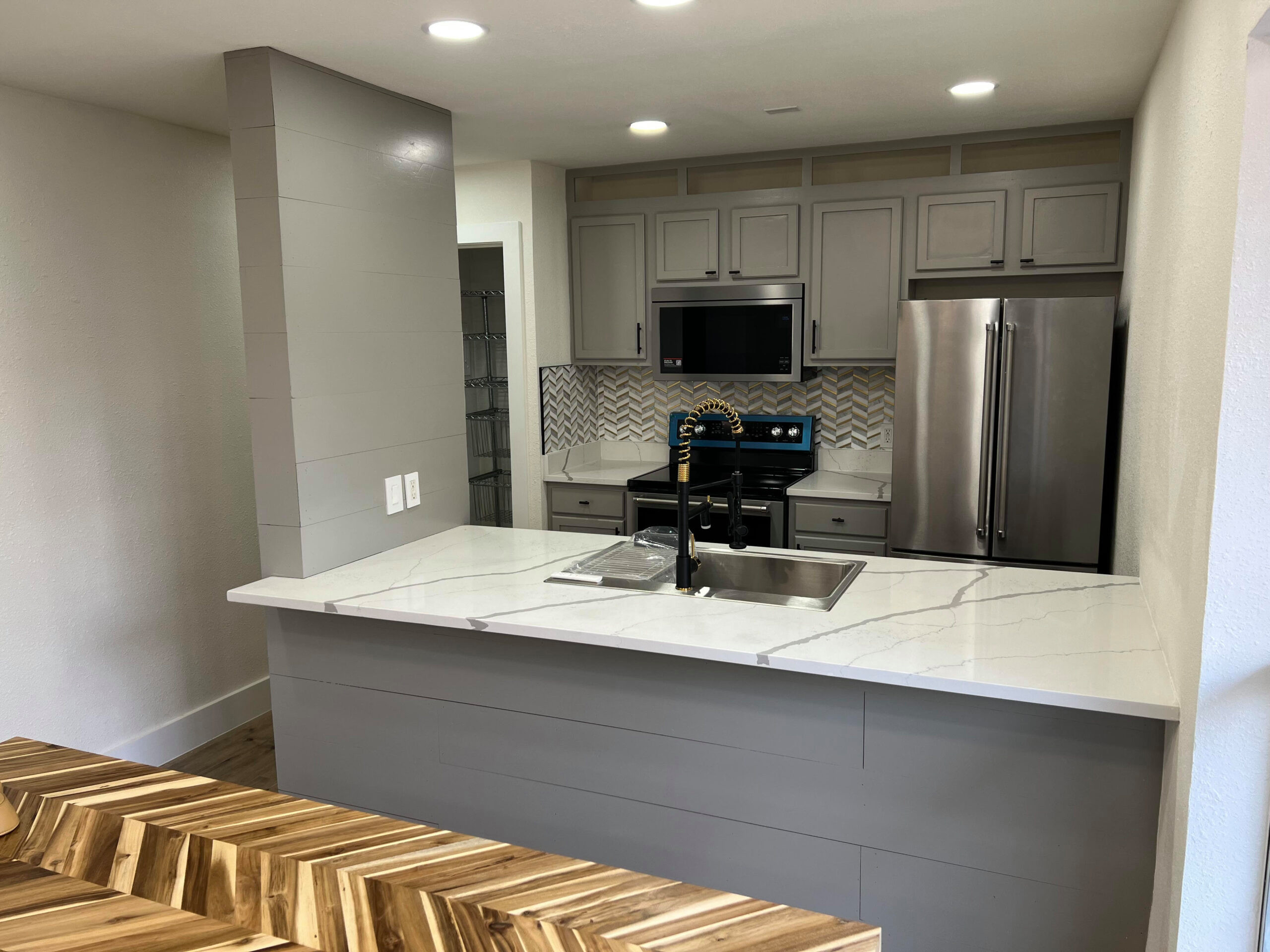 Renovated Dallas condominium with updated kitchen, primary bedroom and bathroom