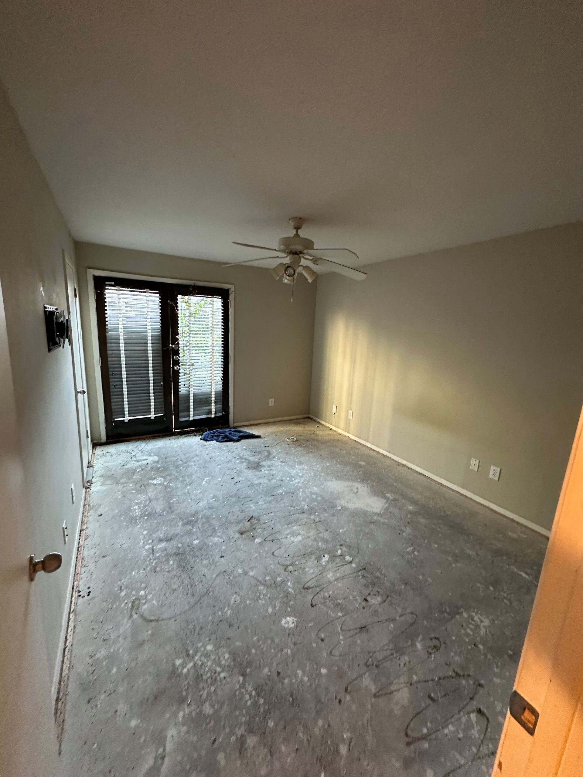 Dallas condo before renovation, photo 3