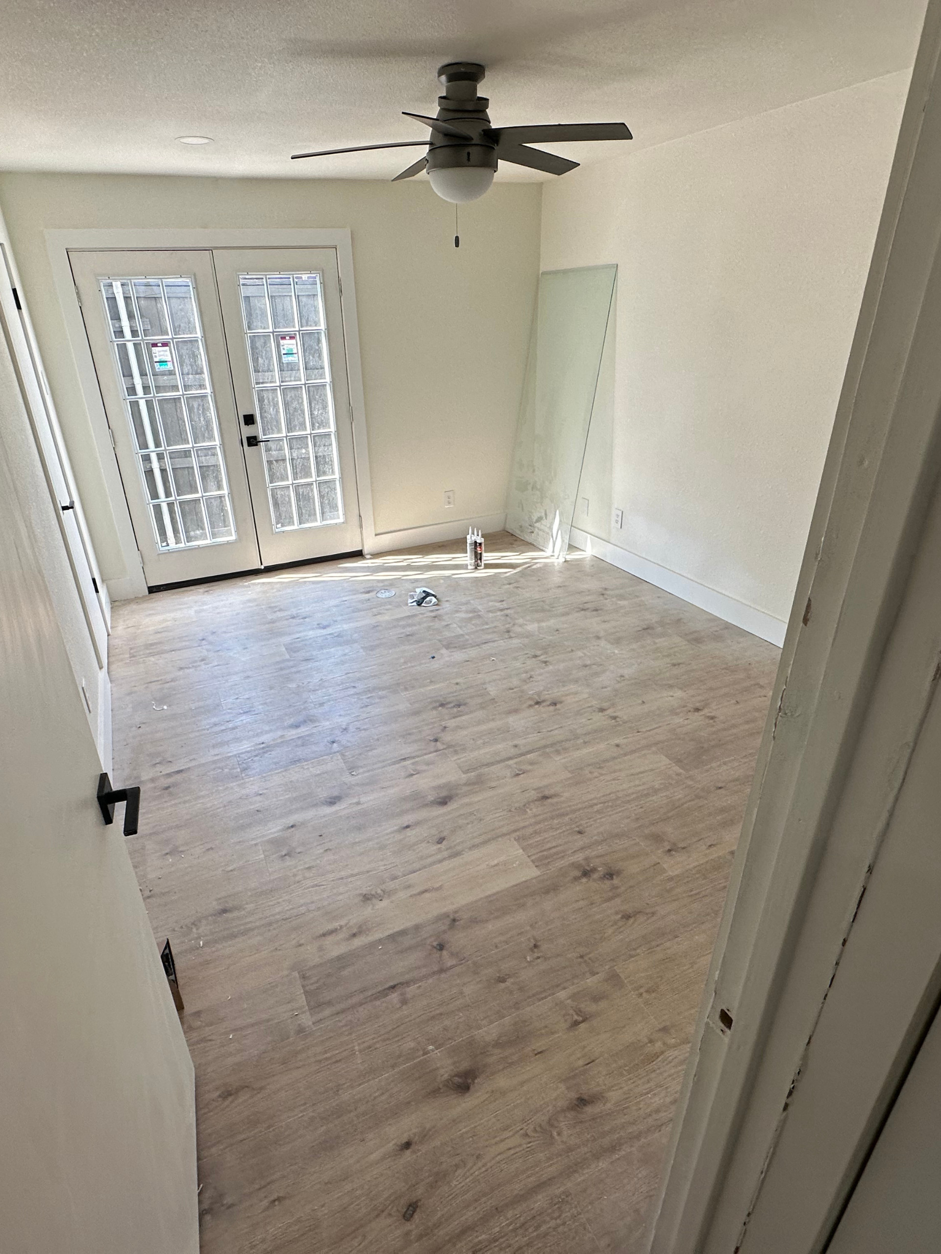 Renovated Dallas condominium with updated kitchen, primary bedroom and bathroom, photo 3