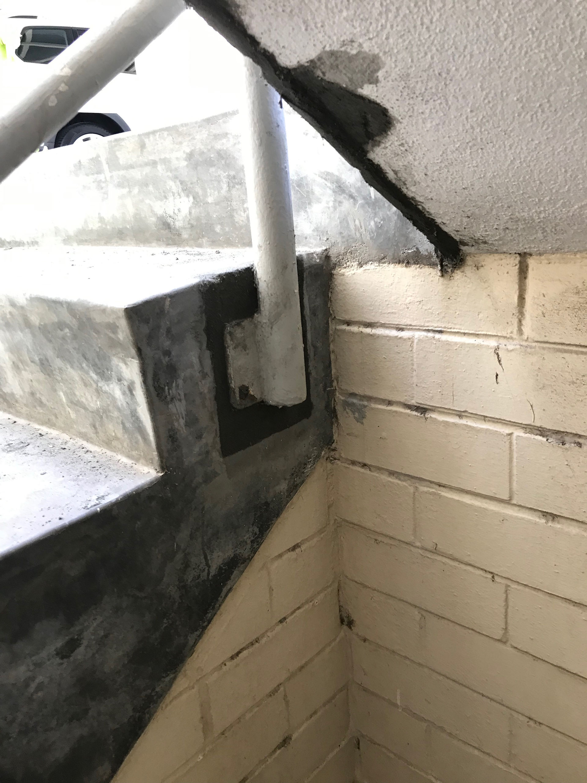 Conspar was engaged to treat concrete cancer at the common access areas of this residential strata complex in Cottesloe (Perth). Part of the process was treating the rusted balustrade fixings - an avenue for concrete cancer to develop.