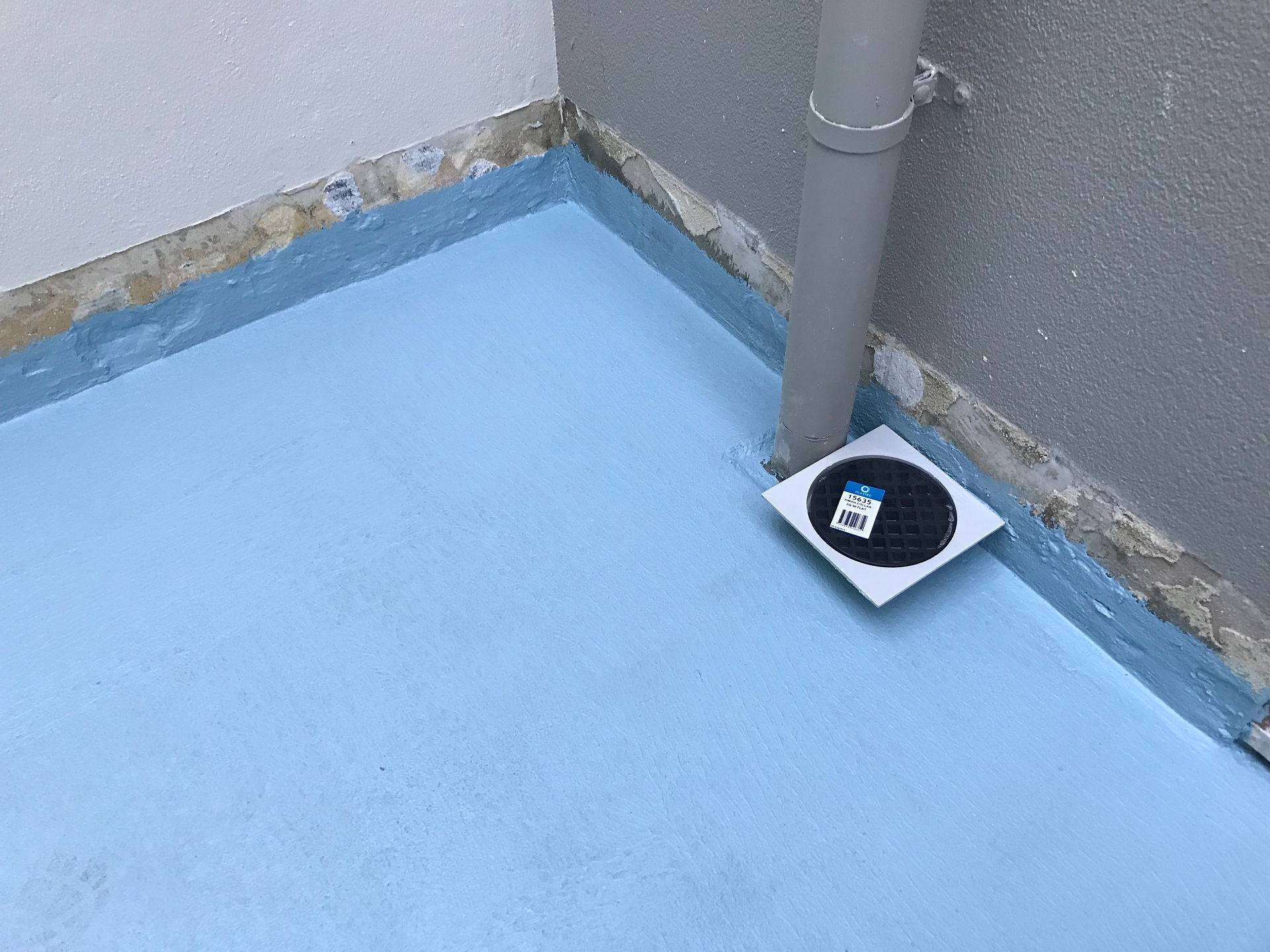 Conspar was engaged by the owner of this city apartment to carry out rectification works to prevent further moisture problems at the property. This involved removing the original tiles of the courtyard then installing  adequate drainage systems, new screed, waterproofing and new tiles sourced by Conspar.