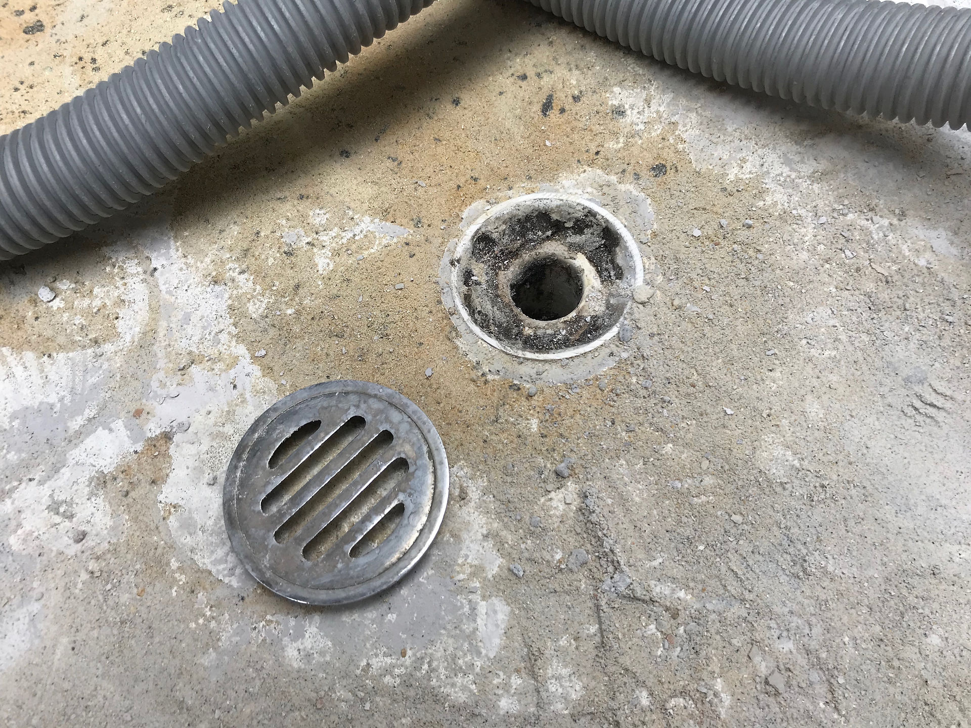 Conspar was engaged by the owner of this city apartment to carry out rectification works to prevent further moisture problems at the property. This involved removing the original tiles of the courtyard then installing  adequate drainage systems, new screed, waterproofing and new tiles sourced by Conspar.