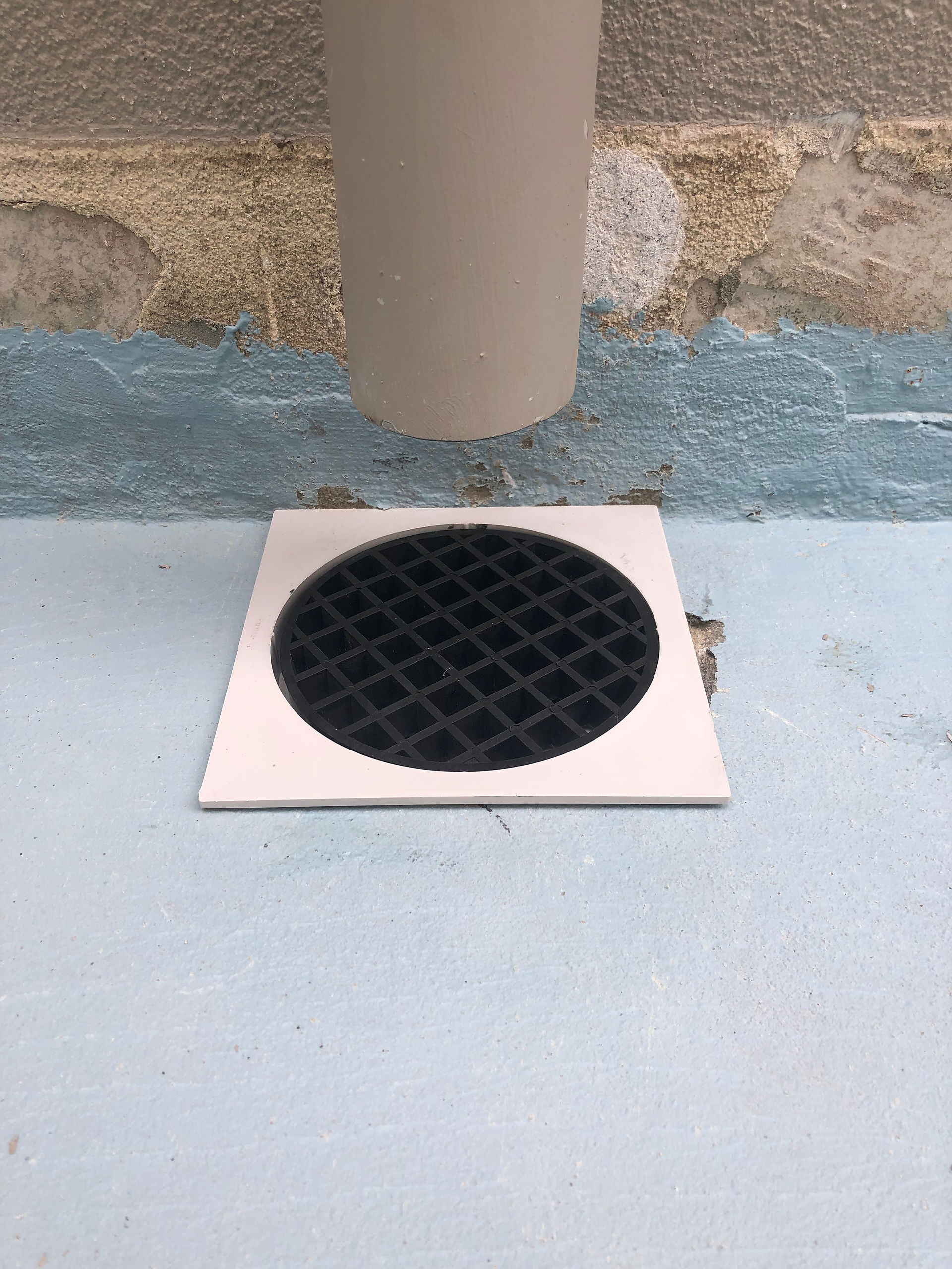 Conspar was engaged by the owner of this city apartment to carry out rectification works to prevent further moisture problems at the property. This involved removing the original tiles of the courtyard then installing  adequate drainage systems, new screed, waterproofing and new tiles sourced by Conspar.