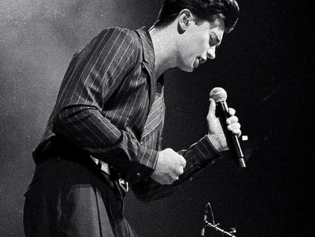 Elliot James Reay Waltzes Through Time With “Unchained Melody (Live)”