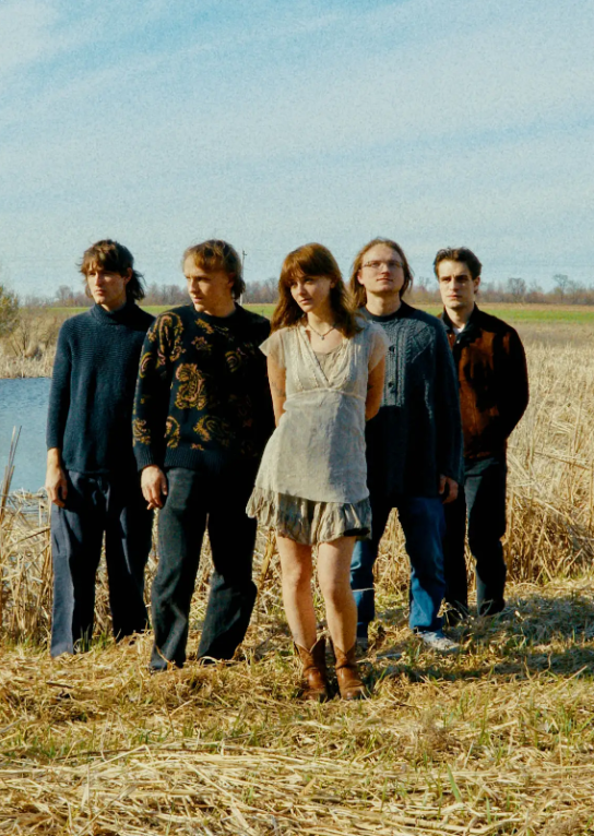 Enter Inside The Quiet Emotional Drift Of she’s green’s "empty house"