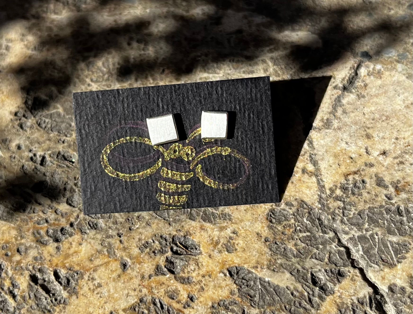 Clous d'oreilles carrés