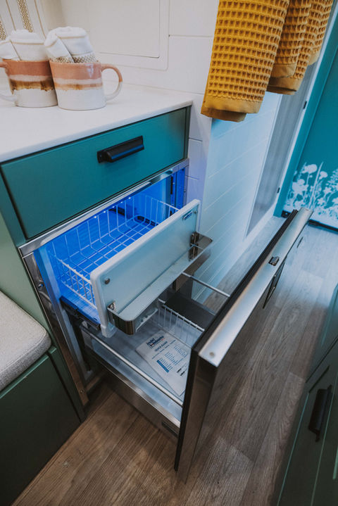 85-liter refrigerator, lower cabinet zone, BM Lehigh Green Shaker surround, Drifter Nomadik Ford Transit.