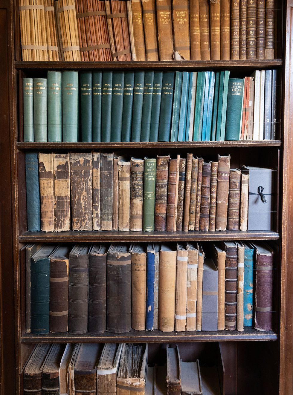 vertical-closeup-of-the-antique-books-on-the-books-2026-01-07-23-07-10-utc.jpg
