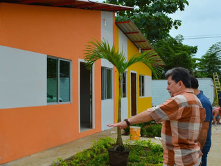 ALCALDE CÉSAR ENCALADA INSPECCIONÓ VIVIENDAS QUE RECIBIRÁN LAS FAMILIAS REUBICADAS