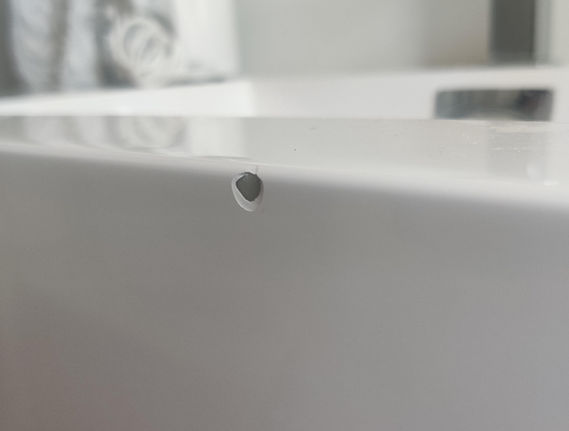 banged-a-weight-on-a-new-sink-and-it-chipped-the-material-v0-7kog4fa8f9se1.jpg