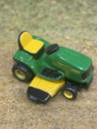1:64 ERTL lawn mower