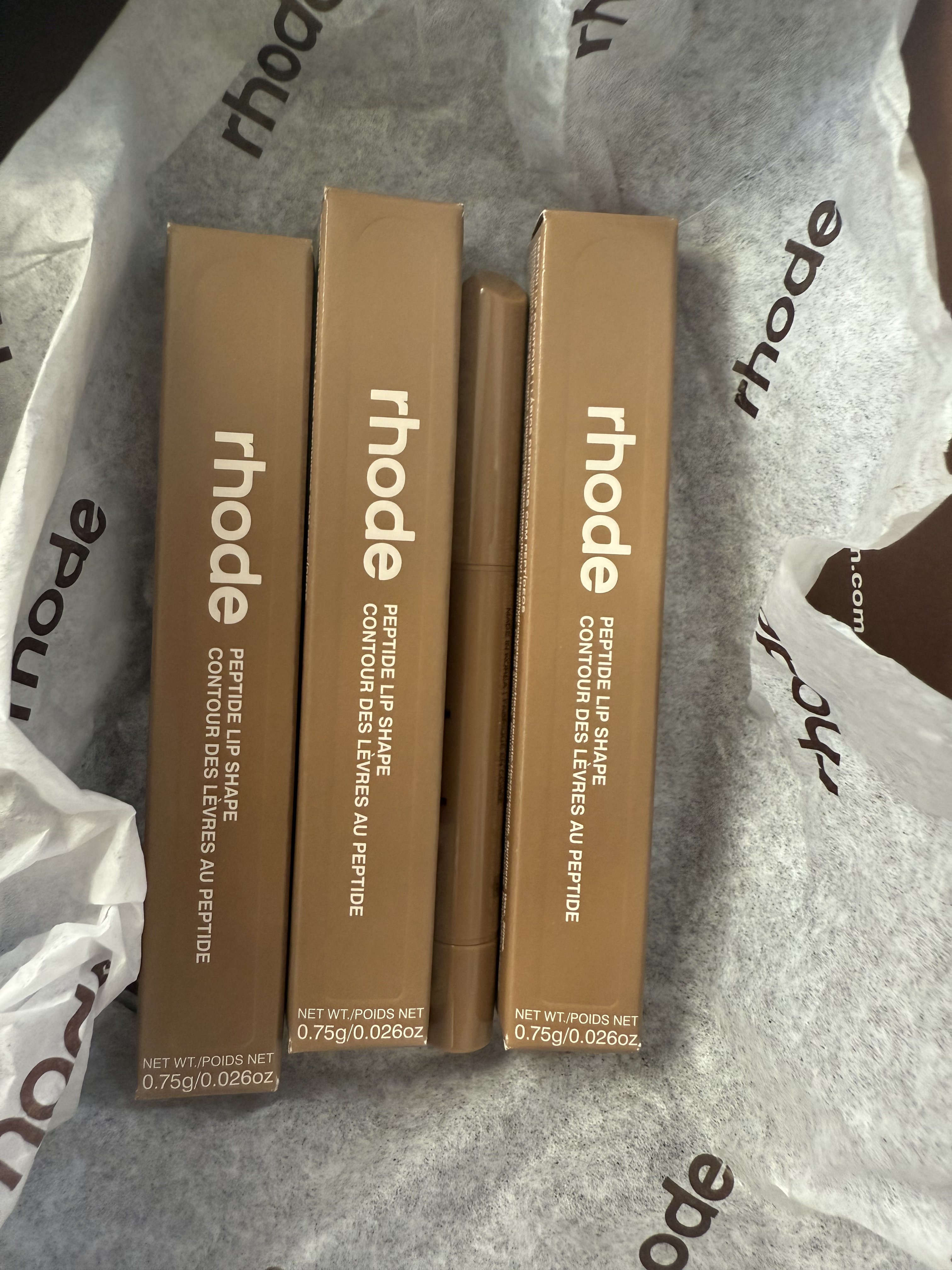 Rhode peptide lip shape