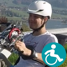 Jamie sur le vélo Go-Tryke