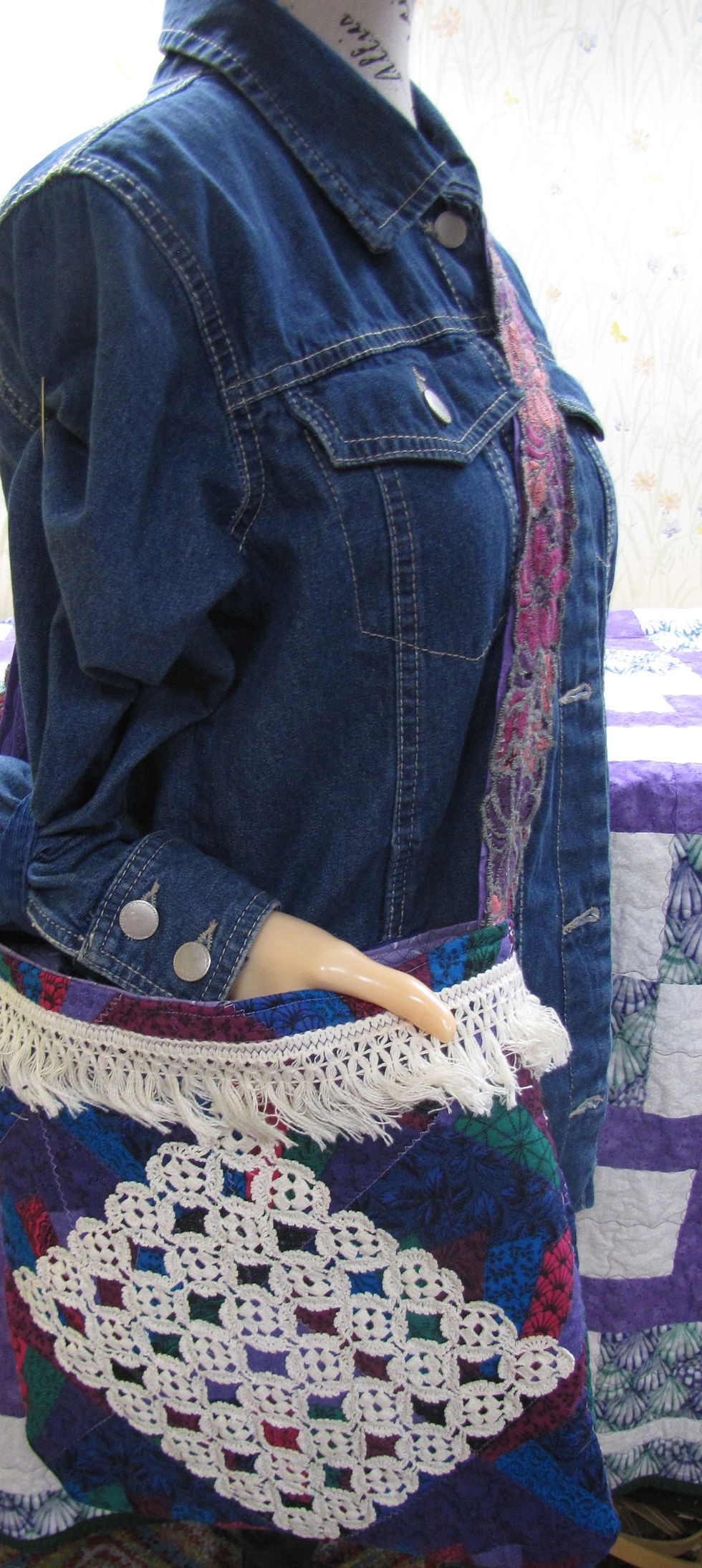 Lacy Vintage Look Quilted Crossbody Purse