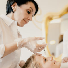 Botox- bzw Hyaluronbehandlungen in der Praxis Dr. Langanger