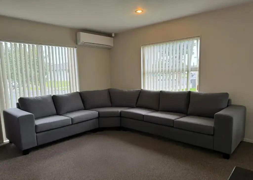 Romeo Corner Lounge