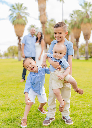 Sam Kohli Photography | Palm Springs Sunset Beach Family Session