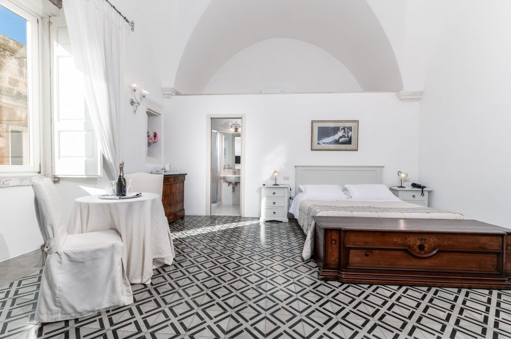 stunning bedroom with black and white tiles